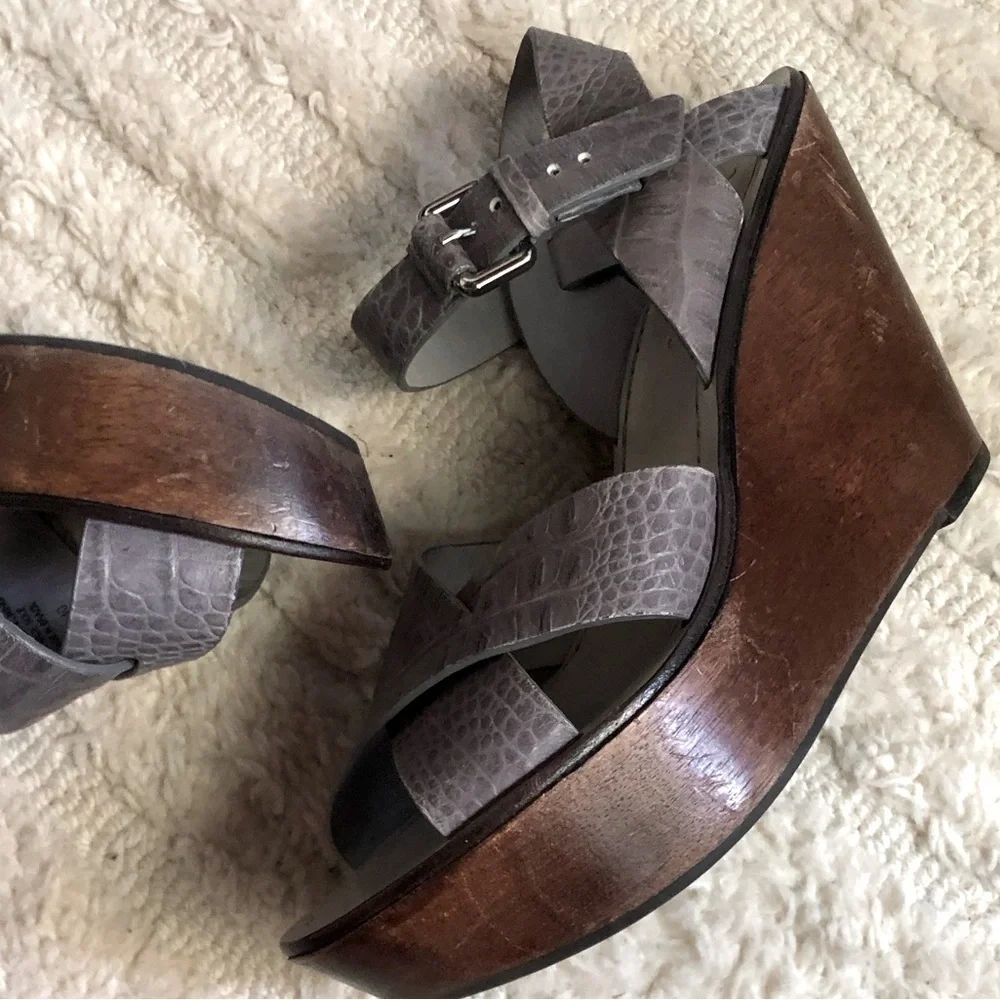 Theory Gray Sabrina Wedge Sandals size 40 crocodile pattern wooden platform heel